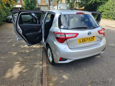 Toyota Yaris 1.5 Vvt-h Icon LX67FZS Silver #4