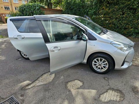 Toyota Yaris 1.5 Vvt-h Icon LX67FZS Silver #5