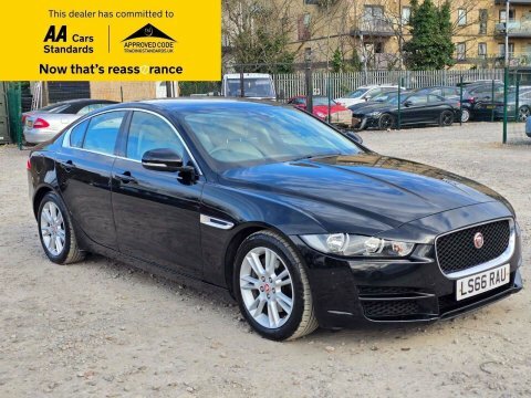 Jaguar XE 2.0D Prestige Black #2
