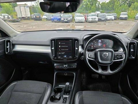 Volvo XC40 2.0 T4 Momentum LB19ENT Black #6