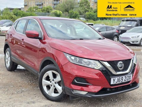 Nissan Qashqai 1.3 Dig-t Acenta Red
