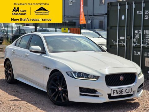 Jaguar XE 2.0D R-sport Saloon White