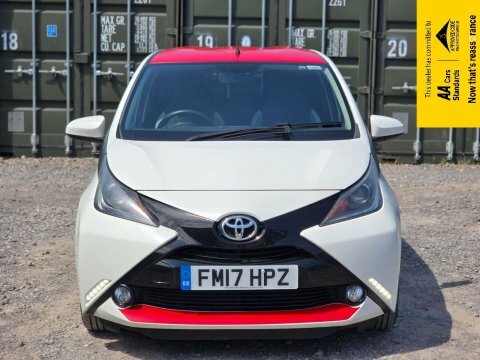 Toyota Aygo 1.0 Vvt-i X-press FM17HPZ White #2