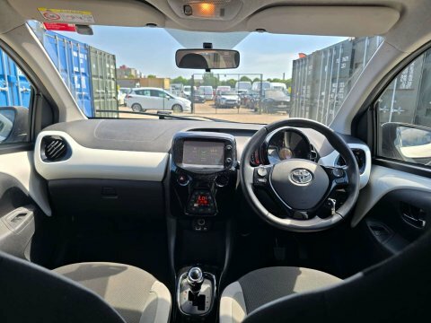 Toyota Aygo 1.0 Vvt-i X-press FM17HPZ White #6