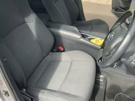 Toyota C-Hr 1.8 Hybrid Dynamic Silver #15