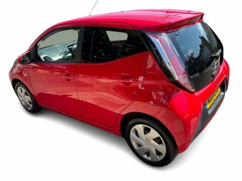 Toyota Aygo 1.0 Vvt-i X-play Red #4