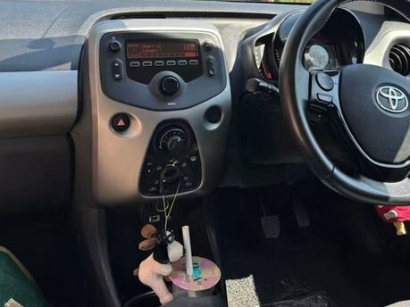 Toyota Aygo 1L X-press White #17