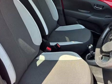 Toyota Aygo 1L X-press White #15