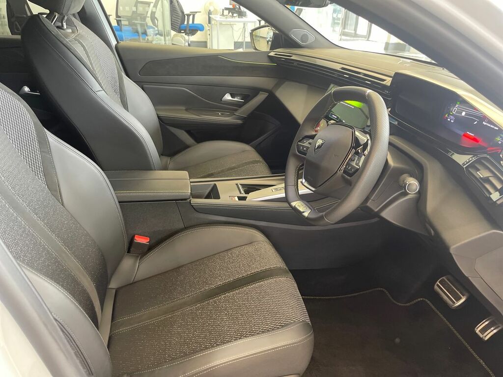 Peugeot 308 1.2 Hybrid 136 Gt E-dsc6 KM25VXH White #3