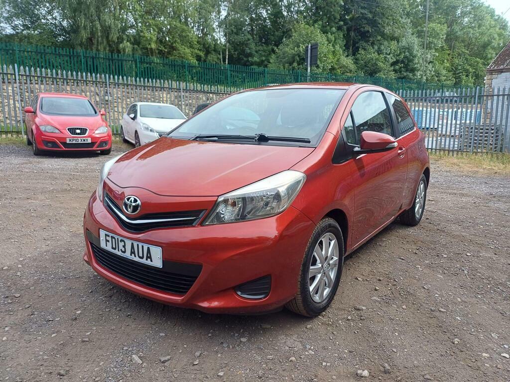 Toyota Yaris Vvt I White #2