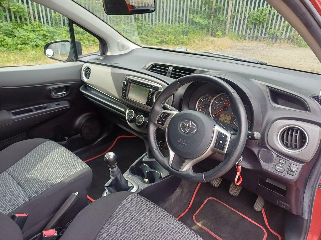 Toyota Yaris Vvt I White #8
