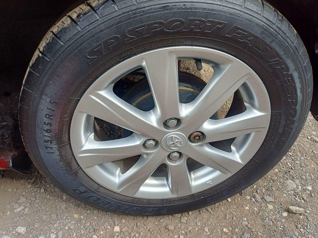 Toyota Yaris Vvt I White #12