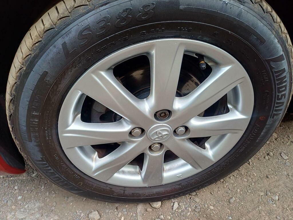 Toyota Yaris Vvt I White #13