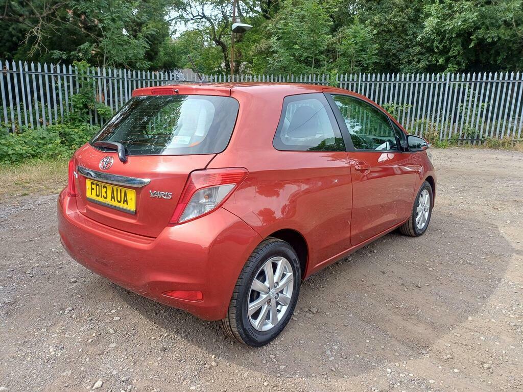 Toyota Yaris Vvt I White #6