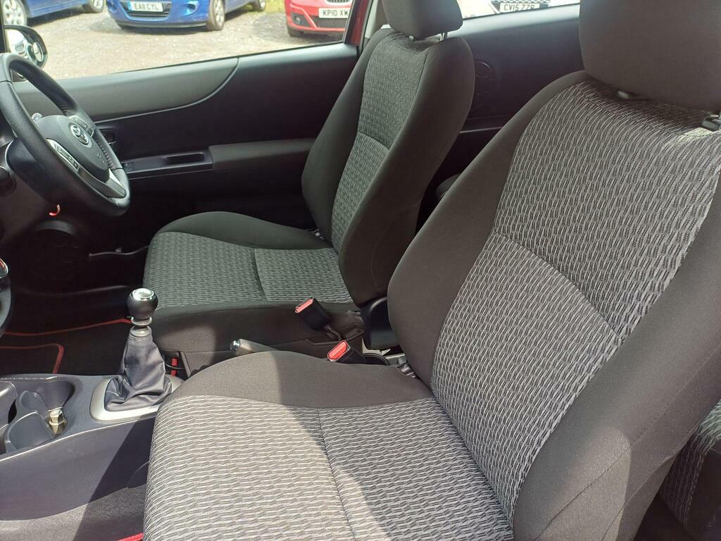 Toyota Yaris Vvt I White #9