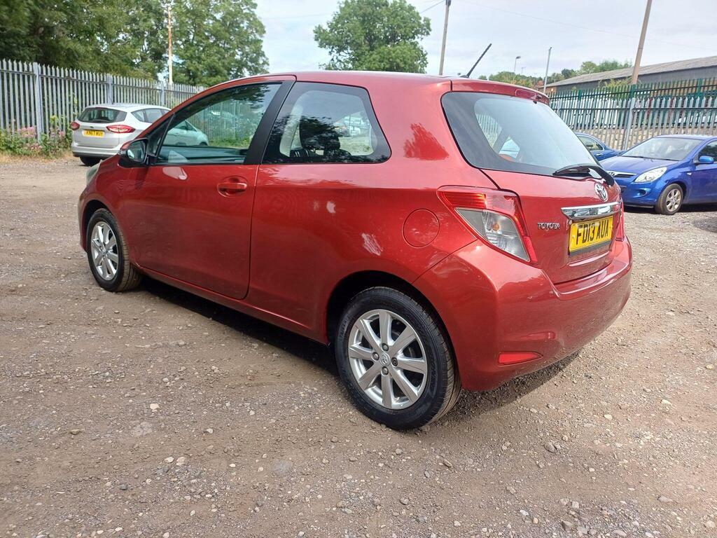 Toyota Yaris Vvt I White #3