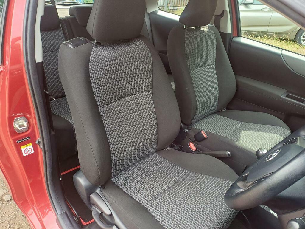 Toyota Yaris Vvt I White #10