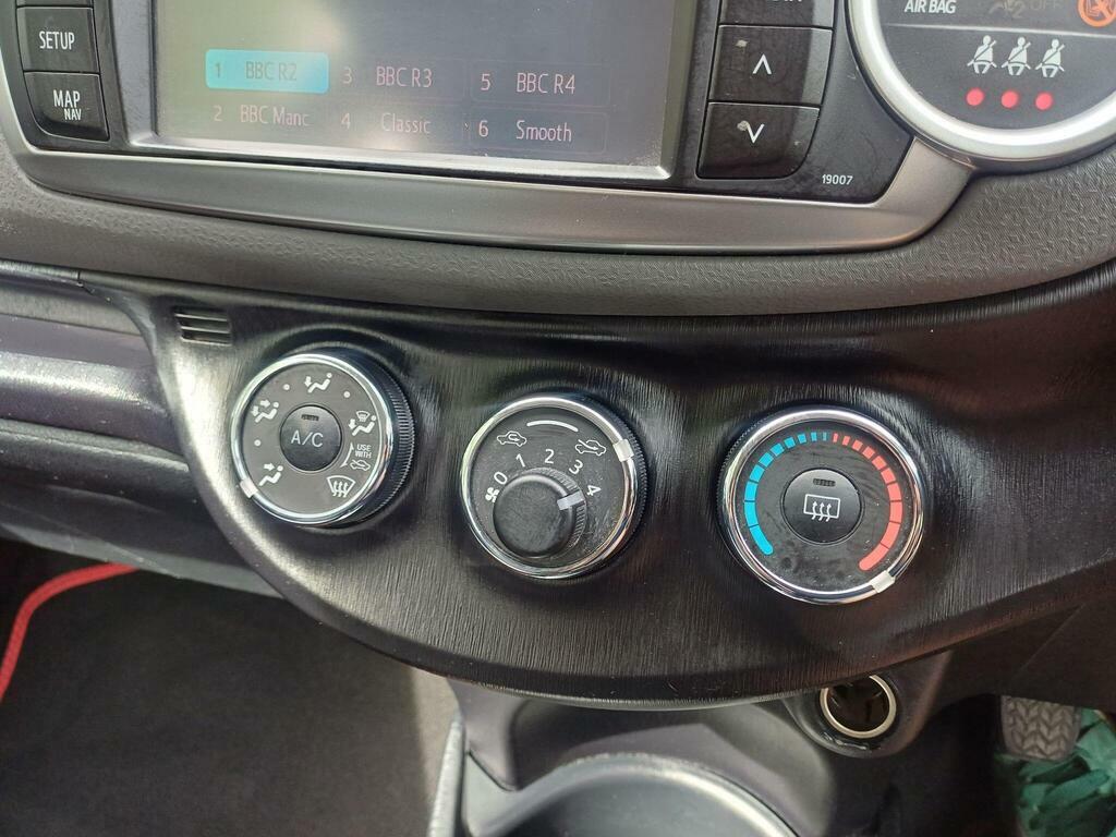 Toyota Yaris Vvt I White #20