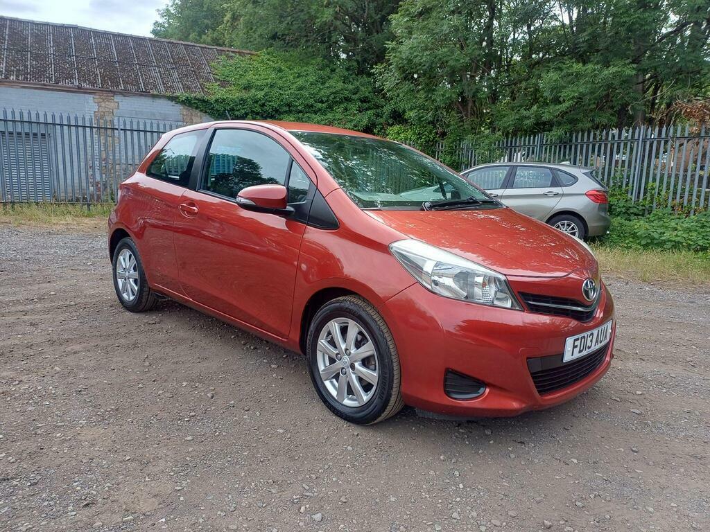 Toyota Yaris Vvt I White #1
