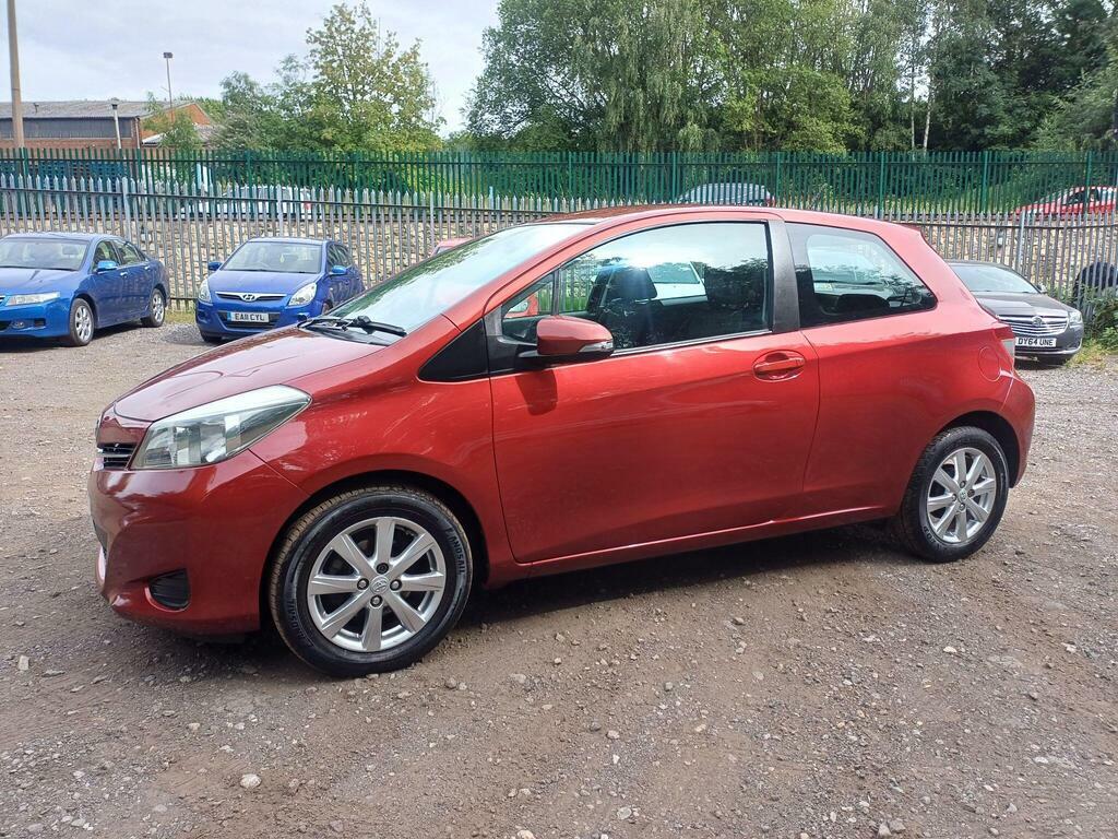 Toyota Yaris Vvt I White #4