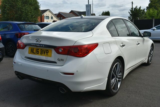 Infiniti Q50 Sport Saloon White #4