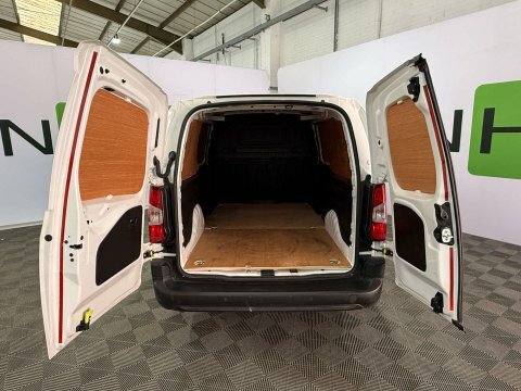 Vauxhall Combo 2021 70 1.5 White #4