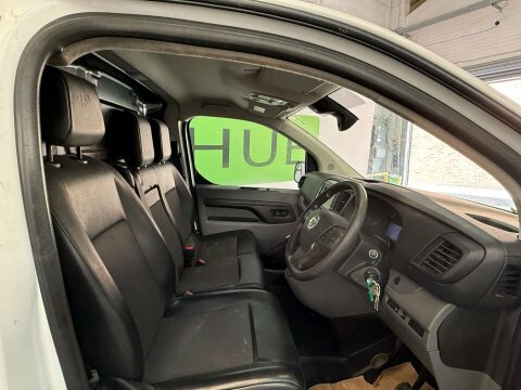 Vauxhall Vivaro 2021 21 1.5 White #5