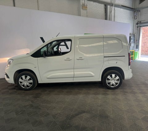 Vauxhall Combo 2023 23 1.5 White #4