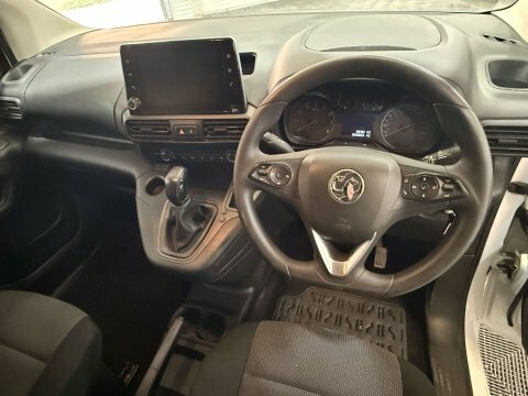 Vauxhall Combo 2020 70 1.5 White #4