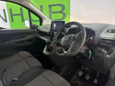 Vauxhall Combo 2019 69 1.5 White #2