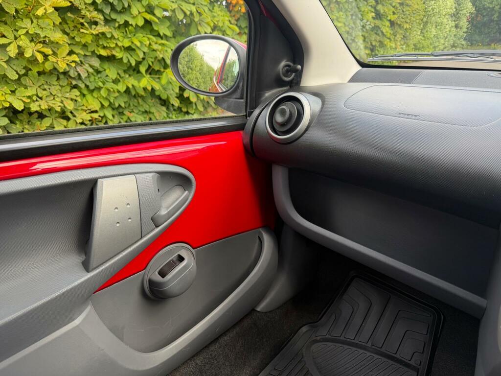 Peugeot 107 Urban Red #9