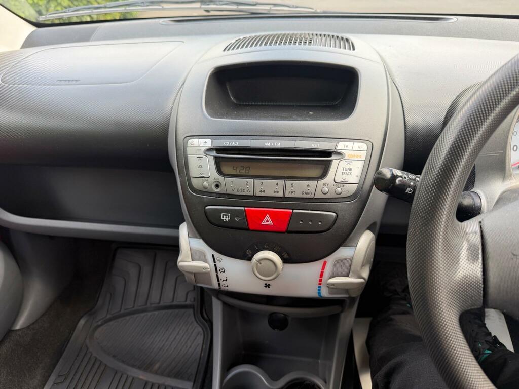 Peugeot 107 Urban Red #10