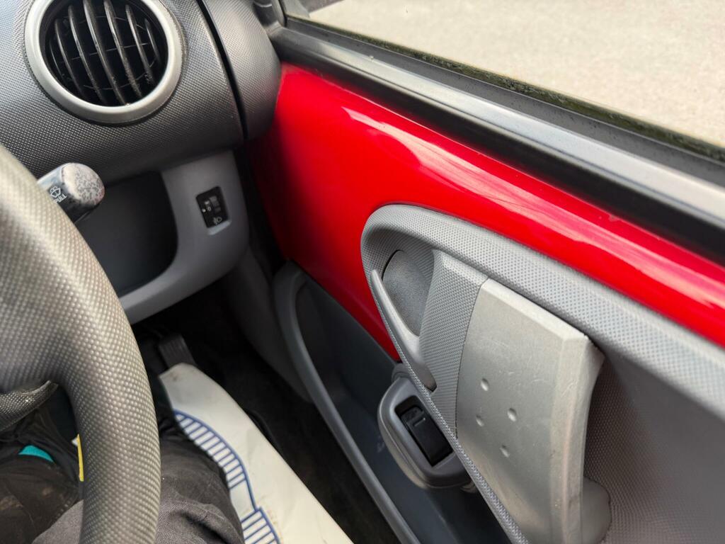 Peugeot 107 Urban Red #13