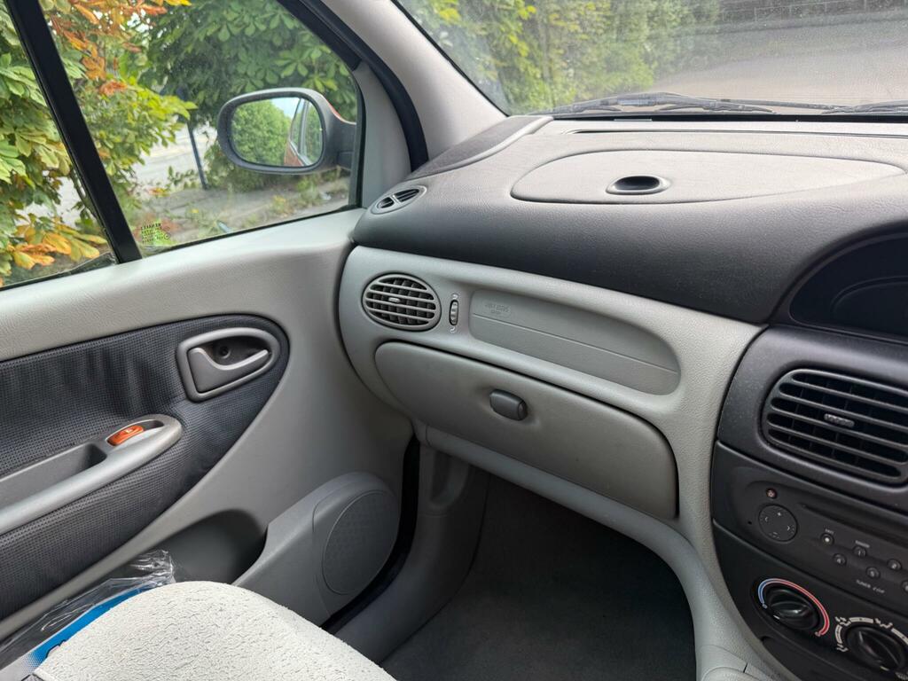 Renault Scenic 1.6 16V Expression Silver #9