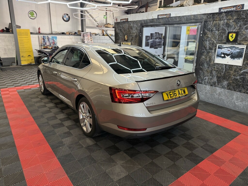 Skoda Superb Hatchback 1.4 Tsi Act Se Euro 6 Ss 201616 Black #12