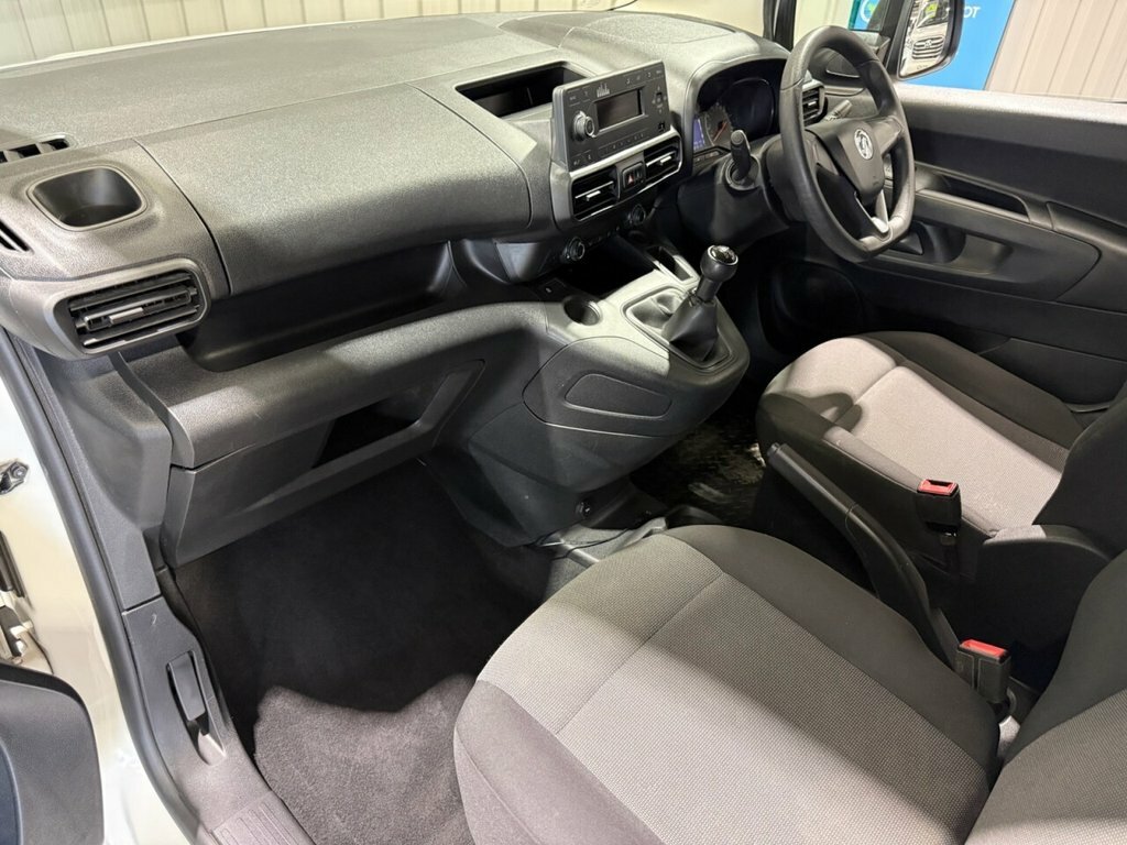 Vauxhall Combo 1.6L Edition DS69CMK White #5