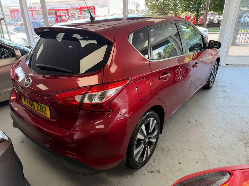 Nissan Pulsar N-connecta Red #4