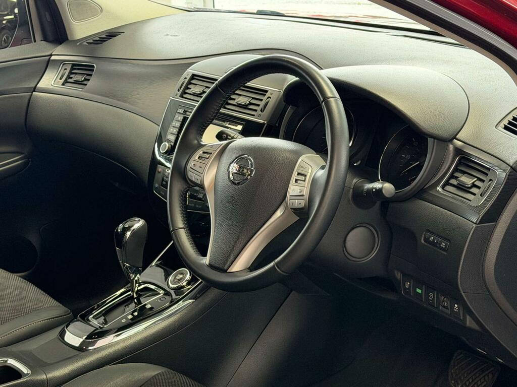 Nissan Pulsar N-connecta Red #5