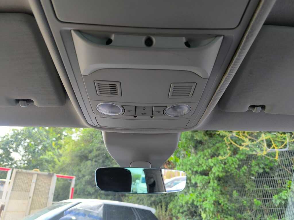 Volkswagen Sharan 2.0 Tdi Scr 150 White #26