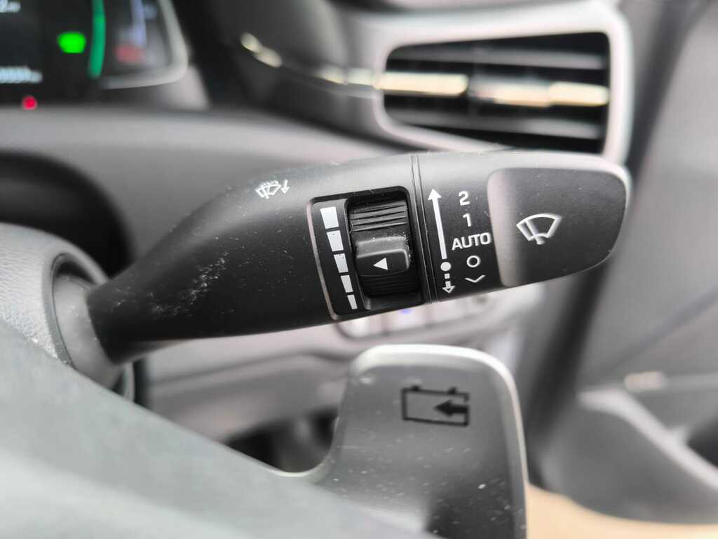 Hyundai Ioniq Premium White #22