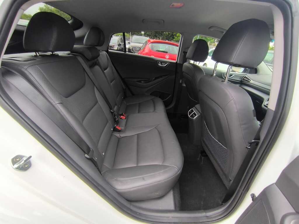 Hyundai Ioniq Premium White #11