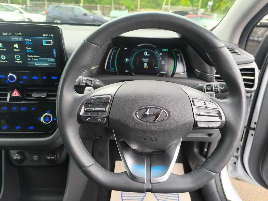 Hyundai Ioniq Premium White #15