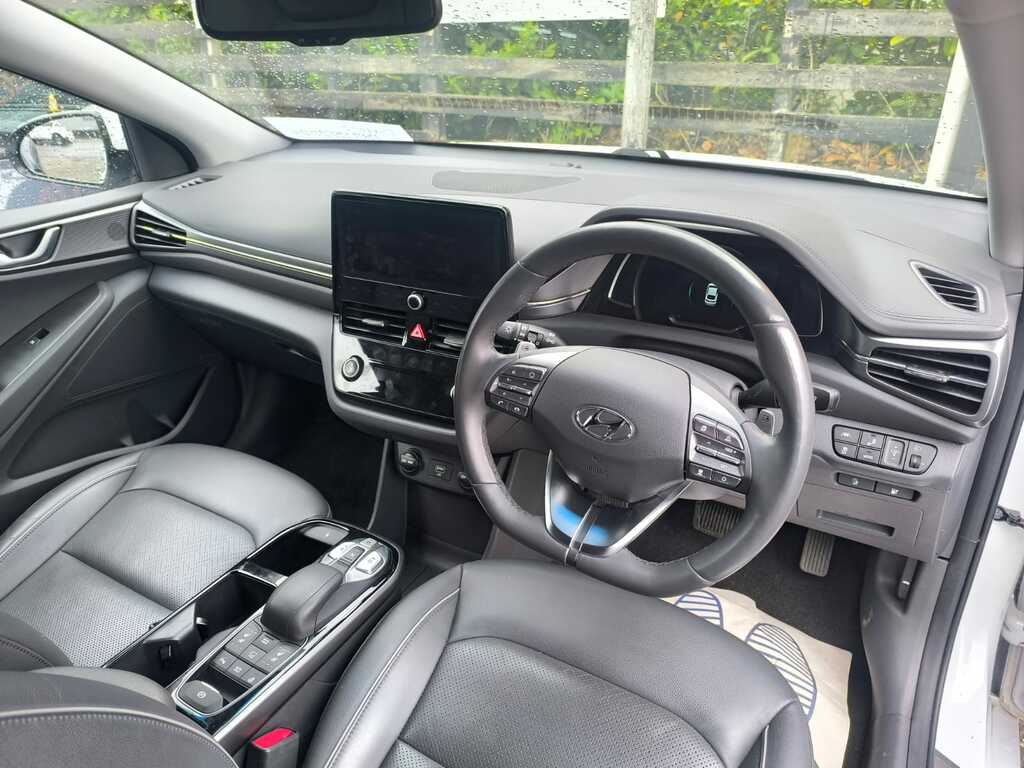 Hyundai Ioniq Premium White #10