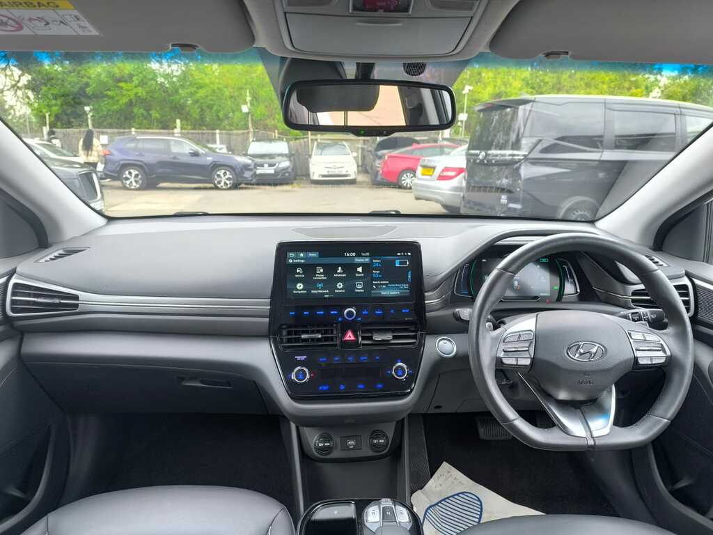 Hyundai Ioniq Premium White #14