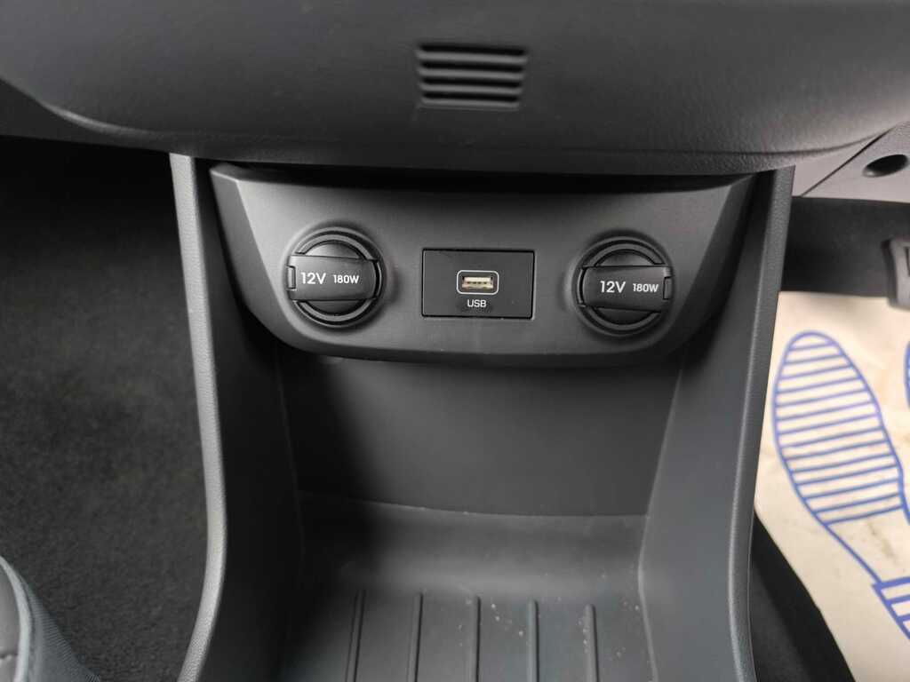 Hyundai Ioniq Premium White #19