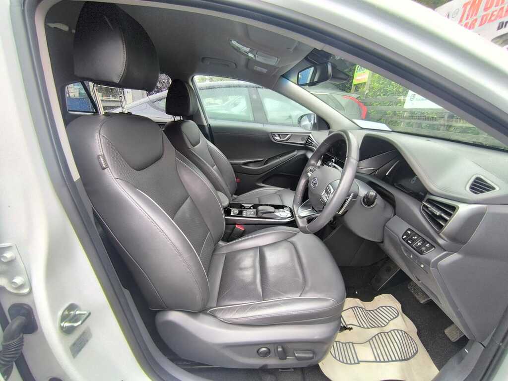 Hyundai Ioniq Premium White #9