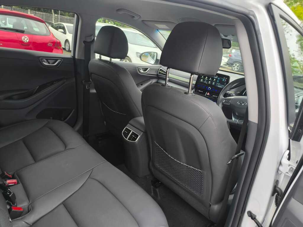 Hyundai Ioniq Premium White #12
