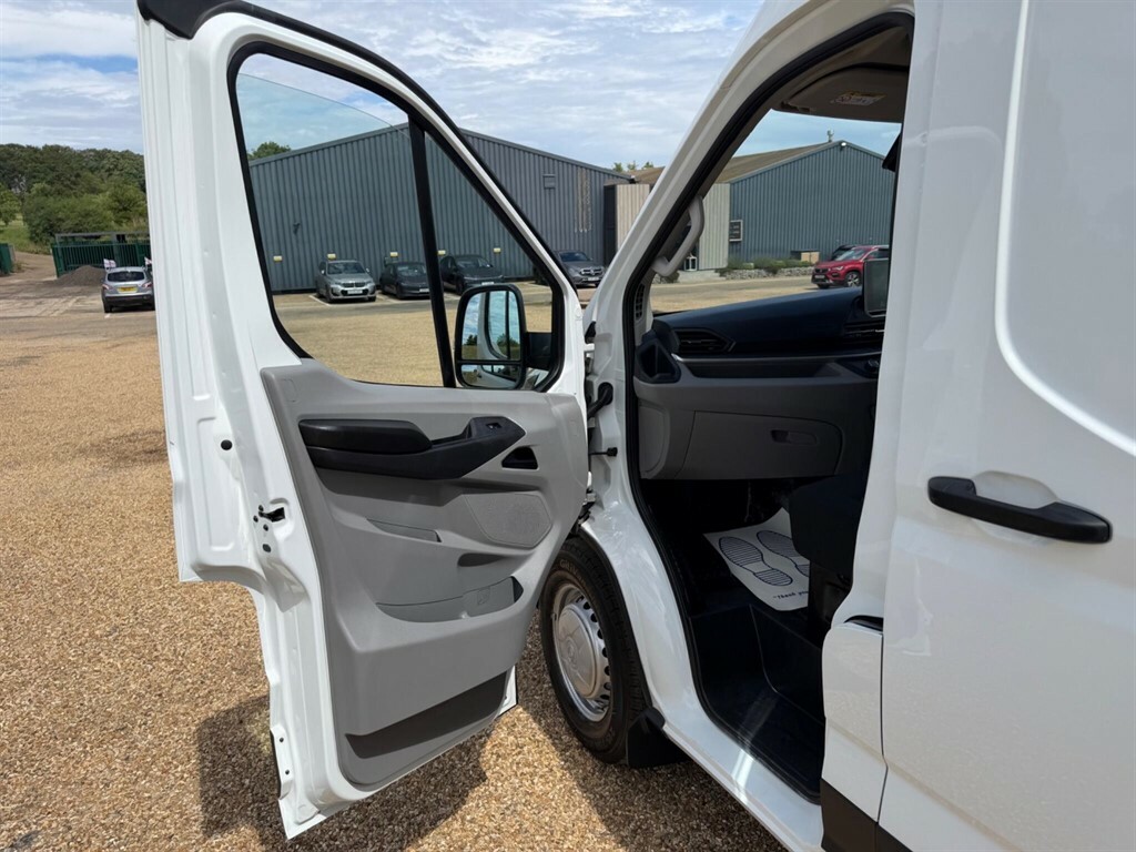 Maxus Deliver 9 2.0 D20 Lux Luton Van Rwd L4 Euro 6 White #20