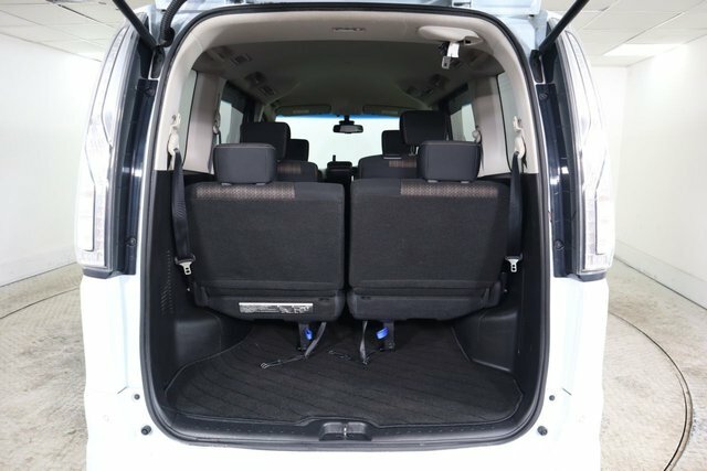 Nissan Serena 2.0 Saloon  #9