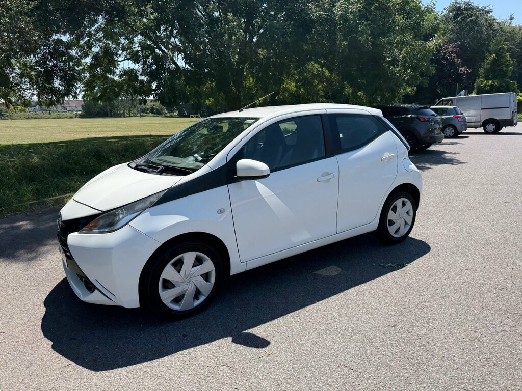 Toyota Aygo 1.0 Vvt-i X-play Hatchback Euro White #4